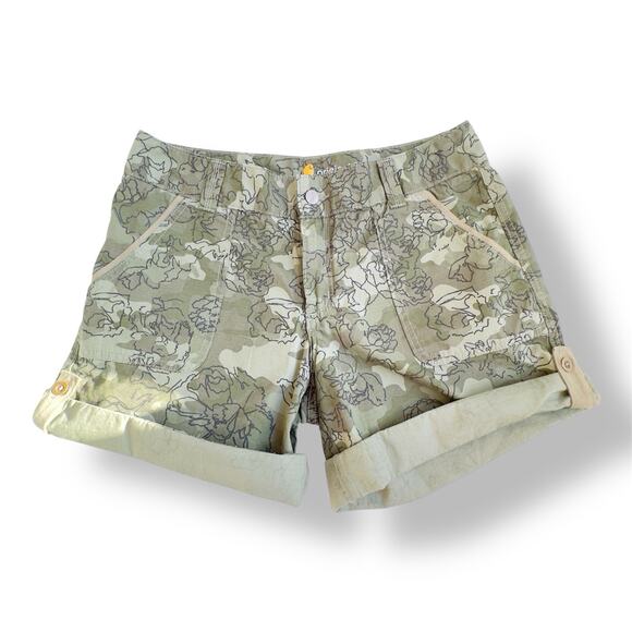 Carhartt Pants - Carhartt Original Fit El Paso Cargo Camo Floral Print Shorts Womens NWT 10
